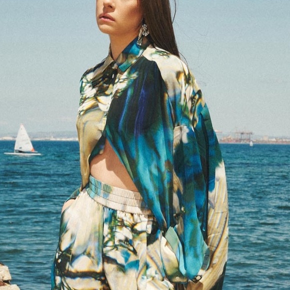 H&M Studio Oversized Multicolor Abstract Button Down Shirt. Size: S - Picture 6 of 7